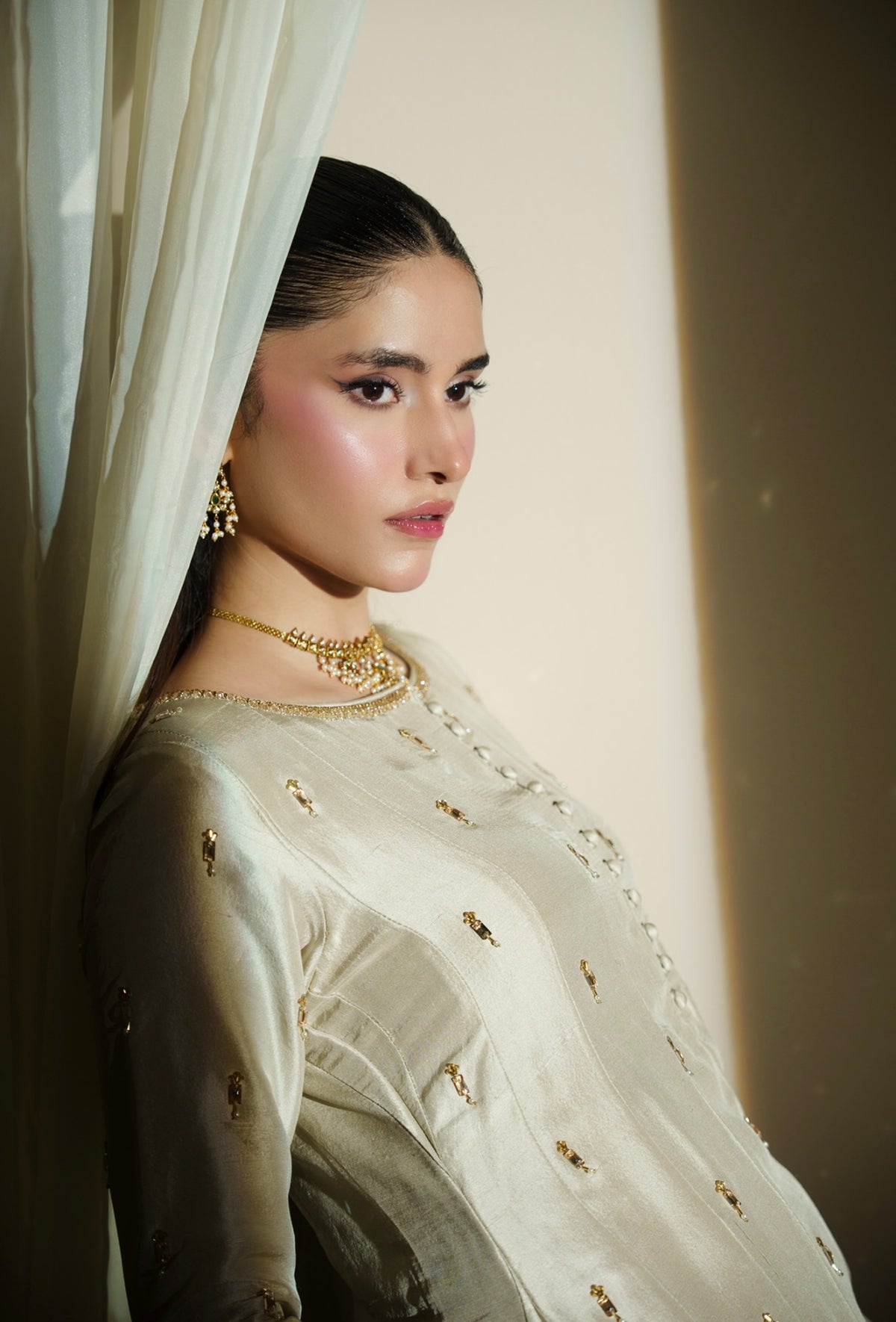 Ivory Jeweled (Kalidar)